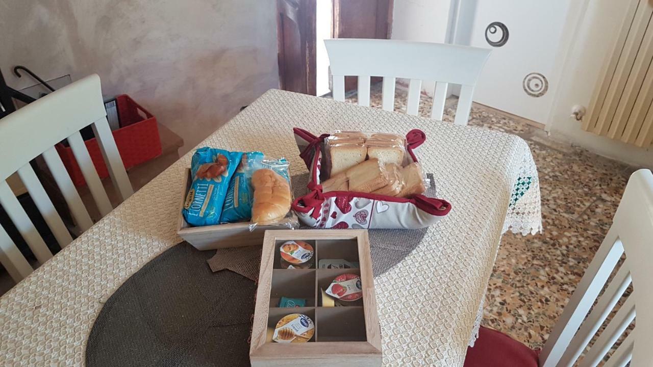 La Casetta Del Pellegrino Apartamento Poggio Bustone Exterior foto