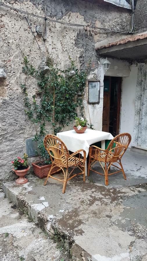 La Casetta Del Pellegrino Apartamento Poggio Bustone Exterior foto